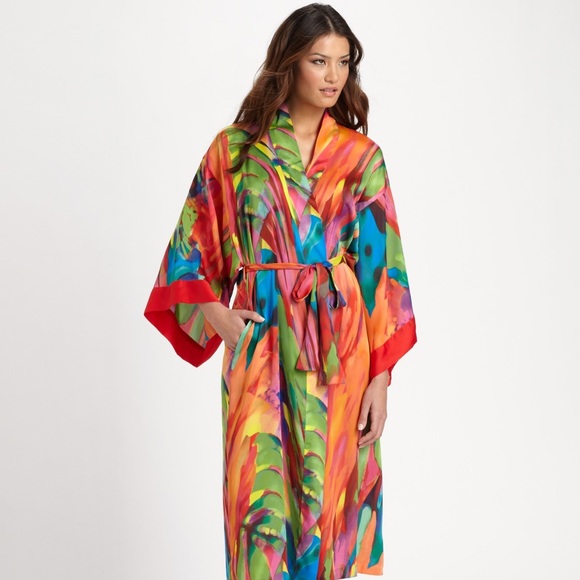 ISO: Need this robe 🥲 - Picture 3 of 4